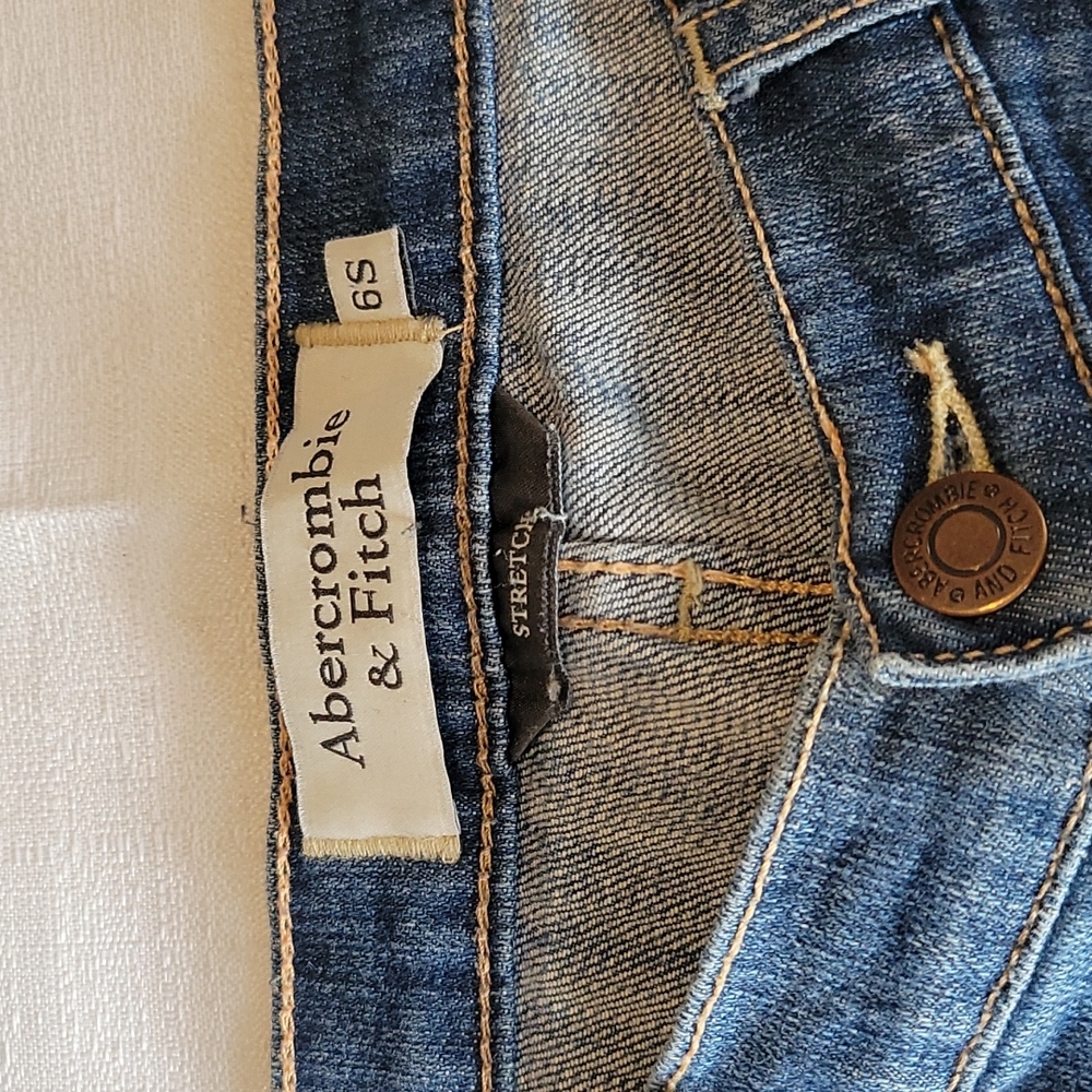 Abercrombie &Fitch Madison medium wash mid rise flared blue jeans size 6 short - Picture 6 of 7